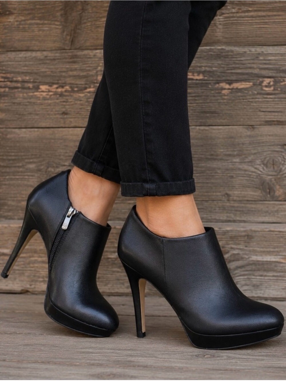 Vince Camuto Elvin Ankle Booties in black
